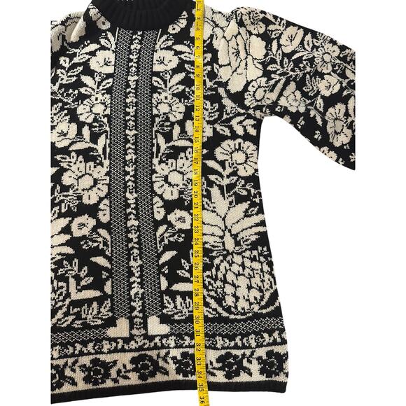 Farm Rio - Pineapple Garden Mini Knit
Dress - Large - Picture 12 of 12